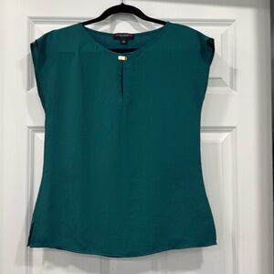 Banana Republican Emerald Green Sleeveless Blouse